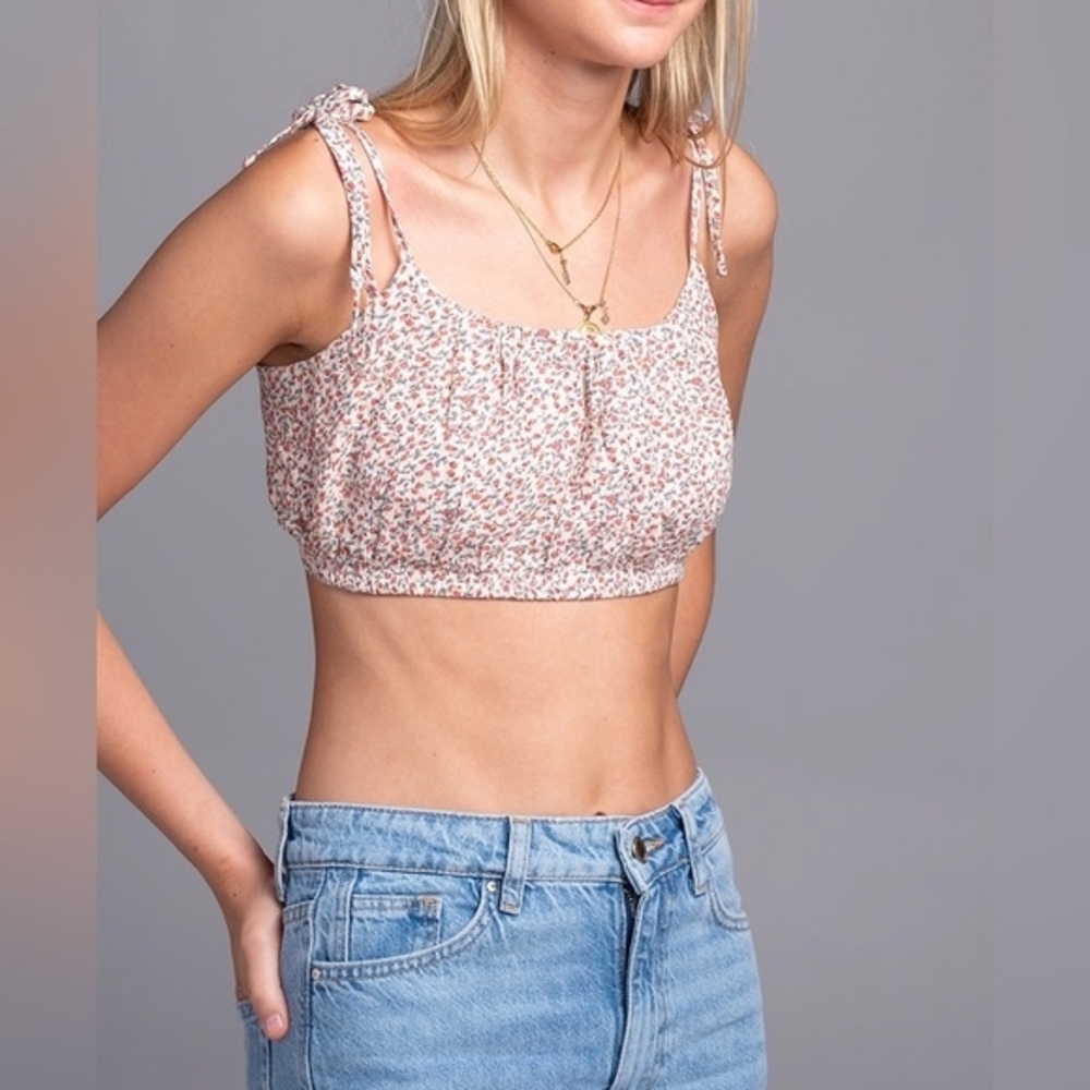 🌟 Altar'd State Red and White Floral Crop Top